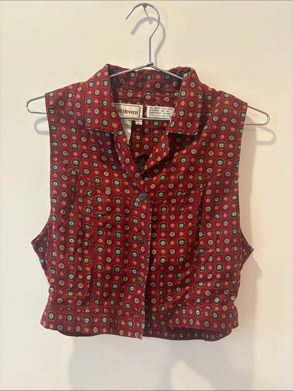 karin stevens vintage Red Printed Sleeveless Button-Front Top